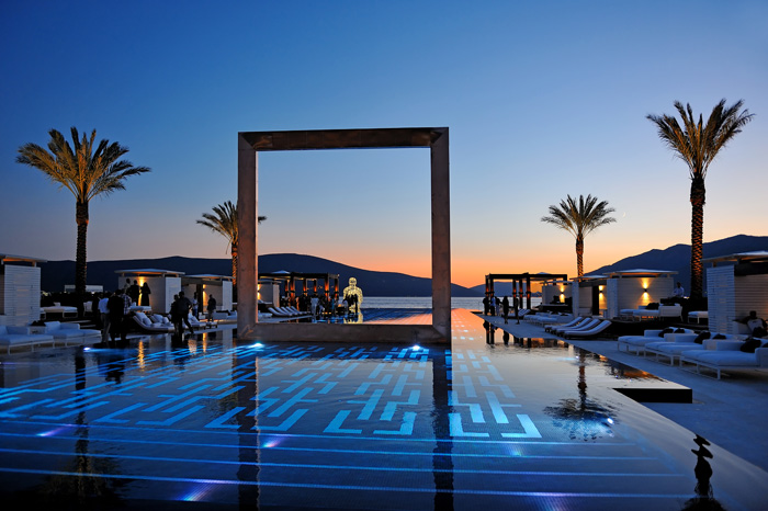 Puro Oasis i Palma erbjuder poolhäng, middagar och nattklubb vid havet